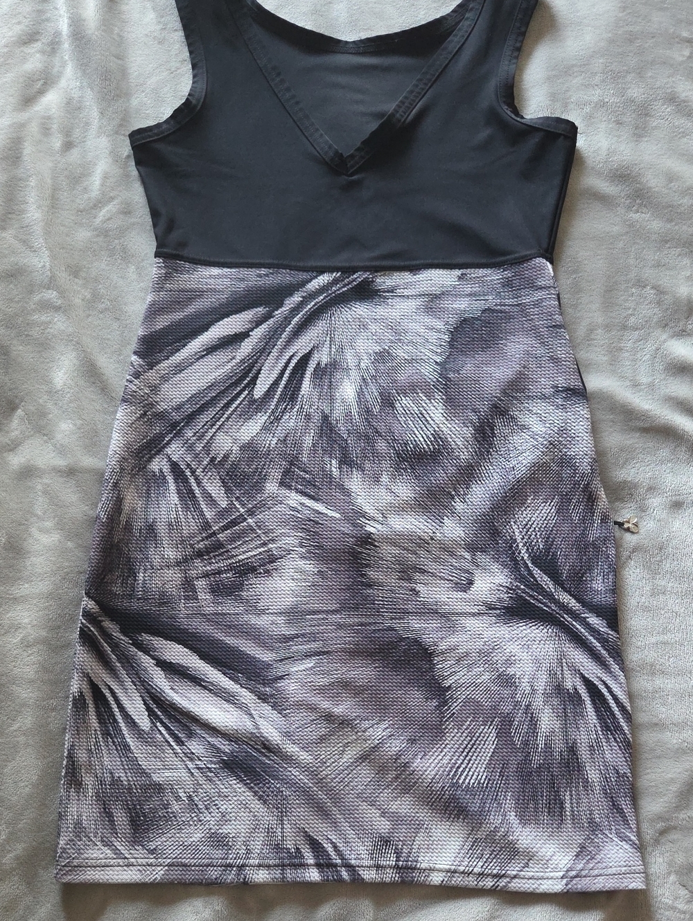KSL. Sporty Sleeveless V-Neck Mini Dress.